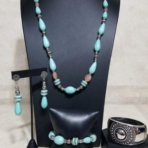 Simply Santa Fe - Complete Trend Blend / Fashion Fix - May 2023